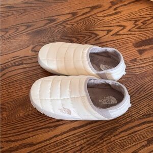 The North Face Cream Slippers Slip-On Design